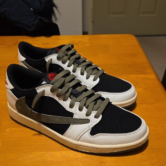 Nike Travis Scott 1s Low Olive - Picture 1 of 10